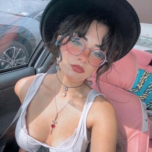 Meet your Posher, Andi - Picture 5 of 6